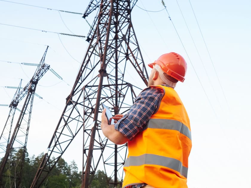 cell phone tower worker using Device magic for tower inspections